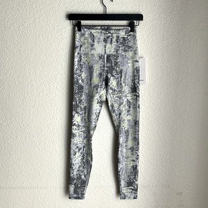 Lululemon Wunder train HR tight 28in